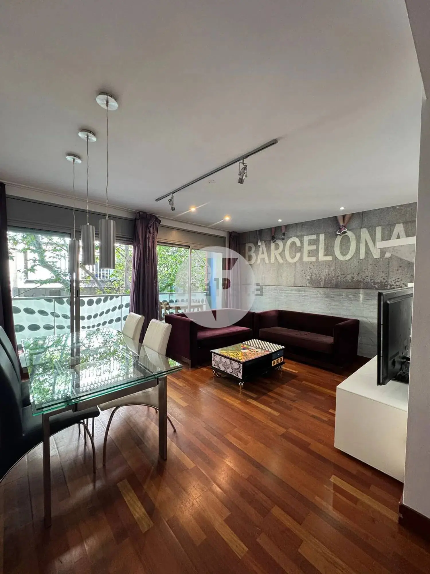Piso de 3 habitaciones con balcón en el Eixample - imagen 4
