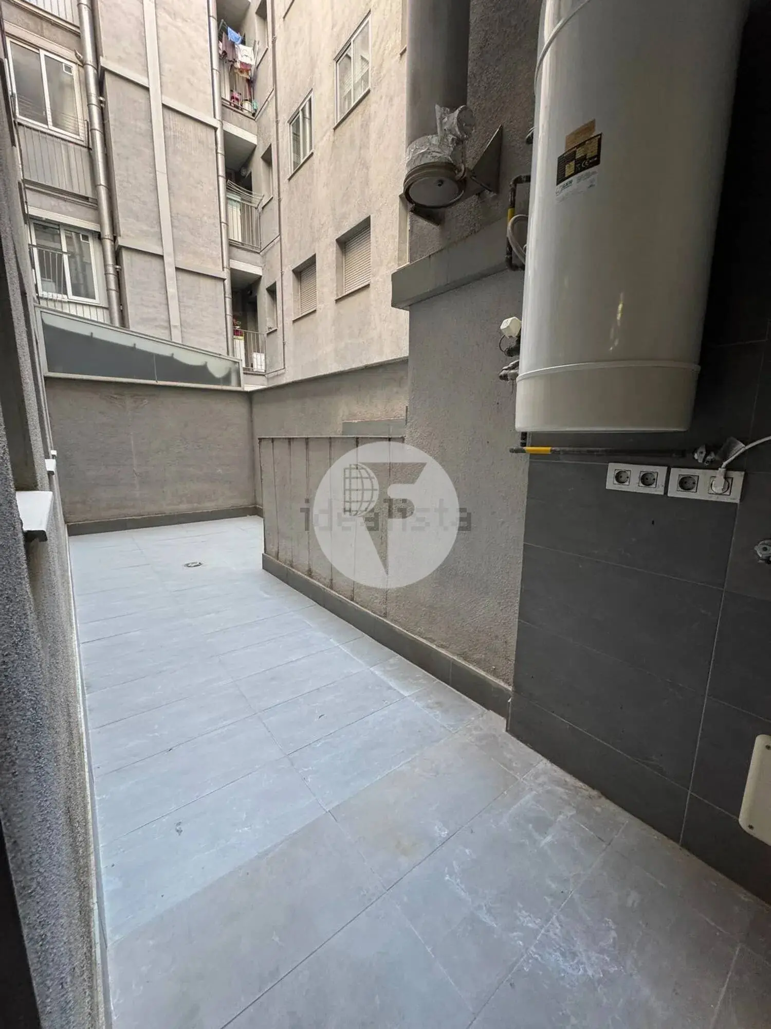 Piso de 3 habitaciones con balcón en el Eixample - imagen 19