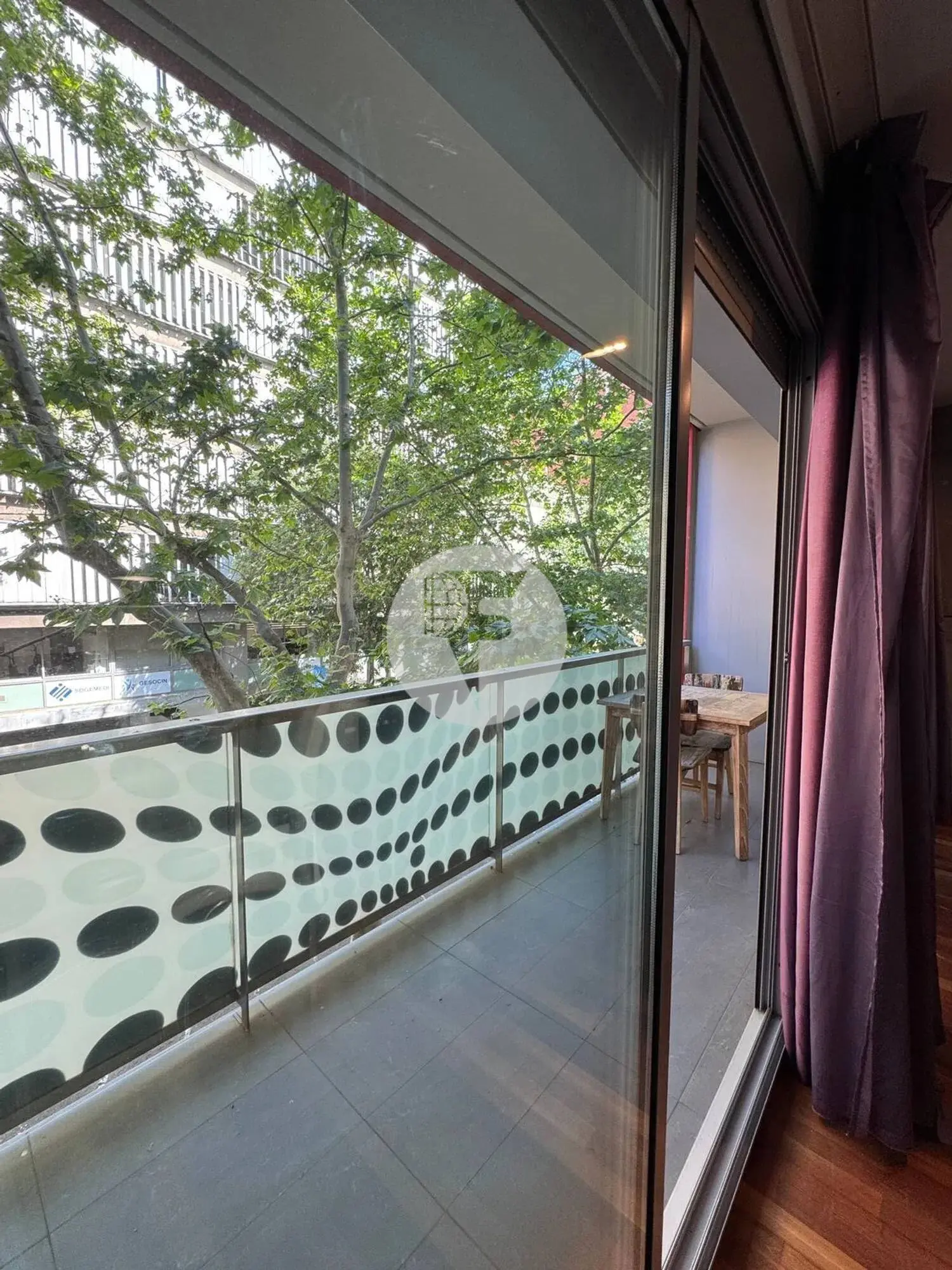 Piso de 3 habitaciones con balcón en el Eixample - imagen 23