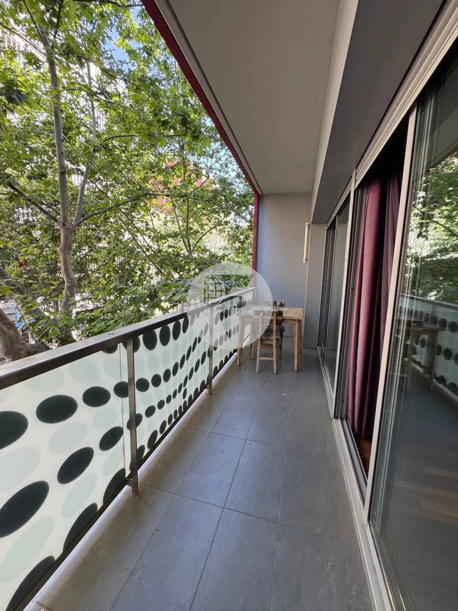 Piso de 3 habitaciones con balcón en el Eixample - imagen 3