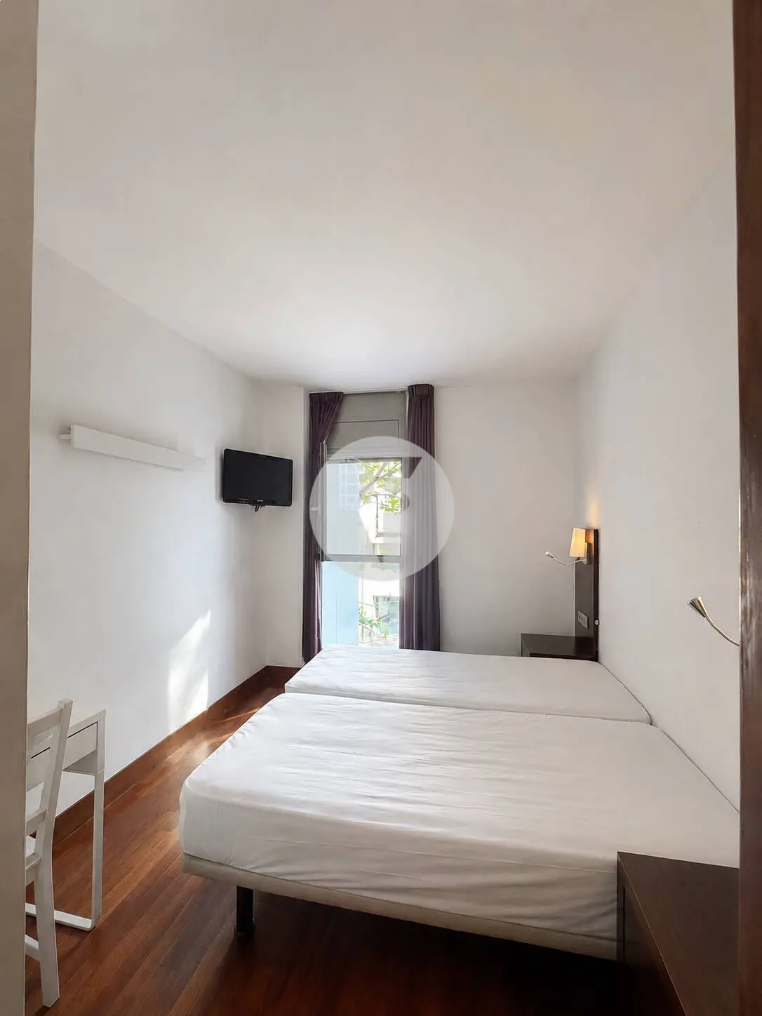Piso de 3 habitaciones con balcón en el Eixample - imagen 2