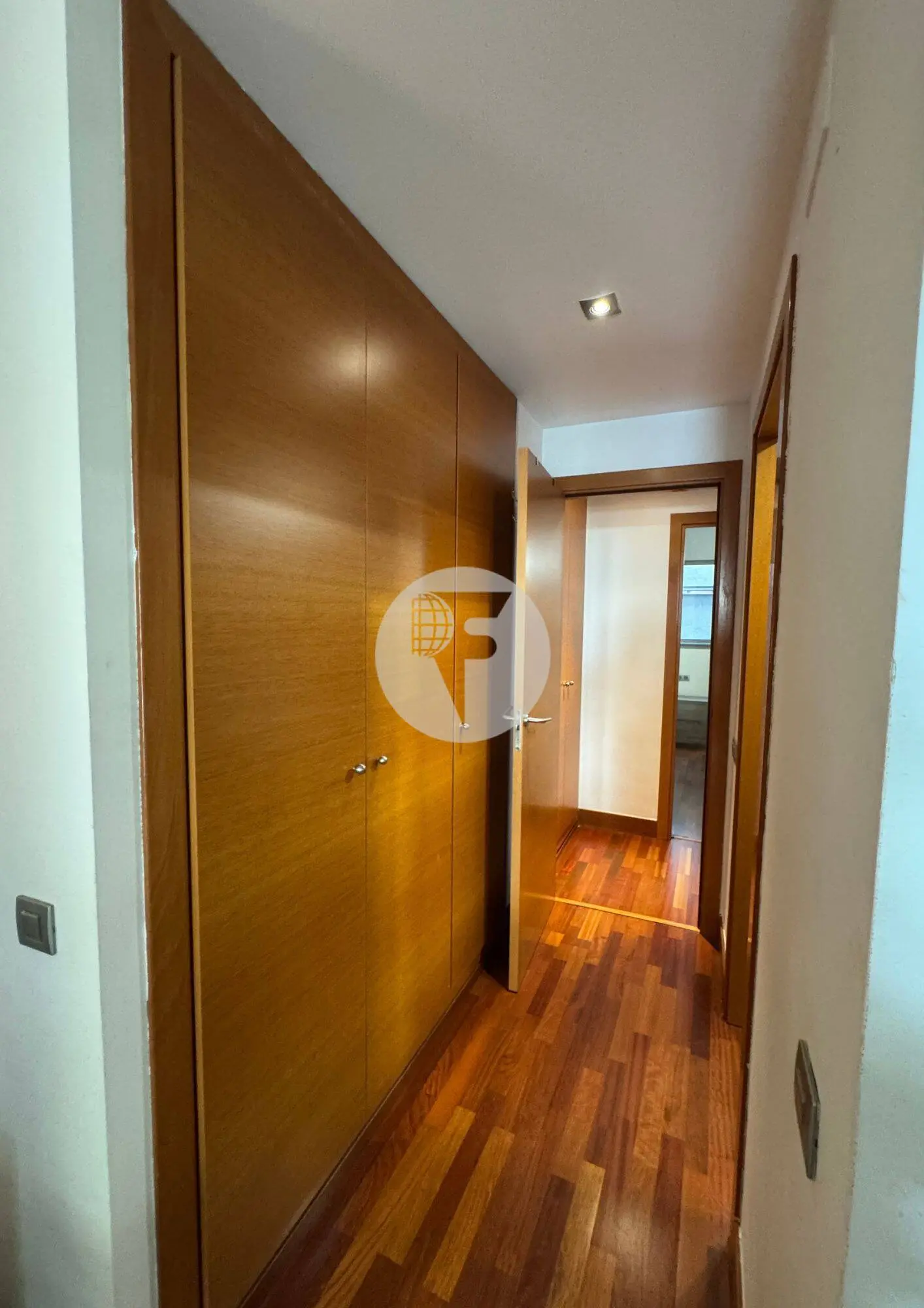 Piso de 3 habitaciones con balcón en el Eixample - imagen 5