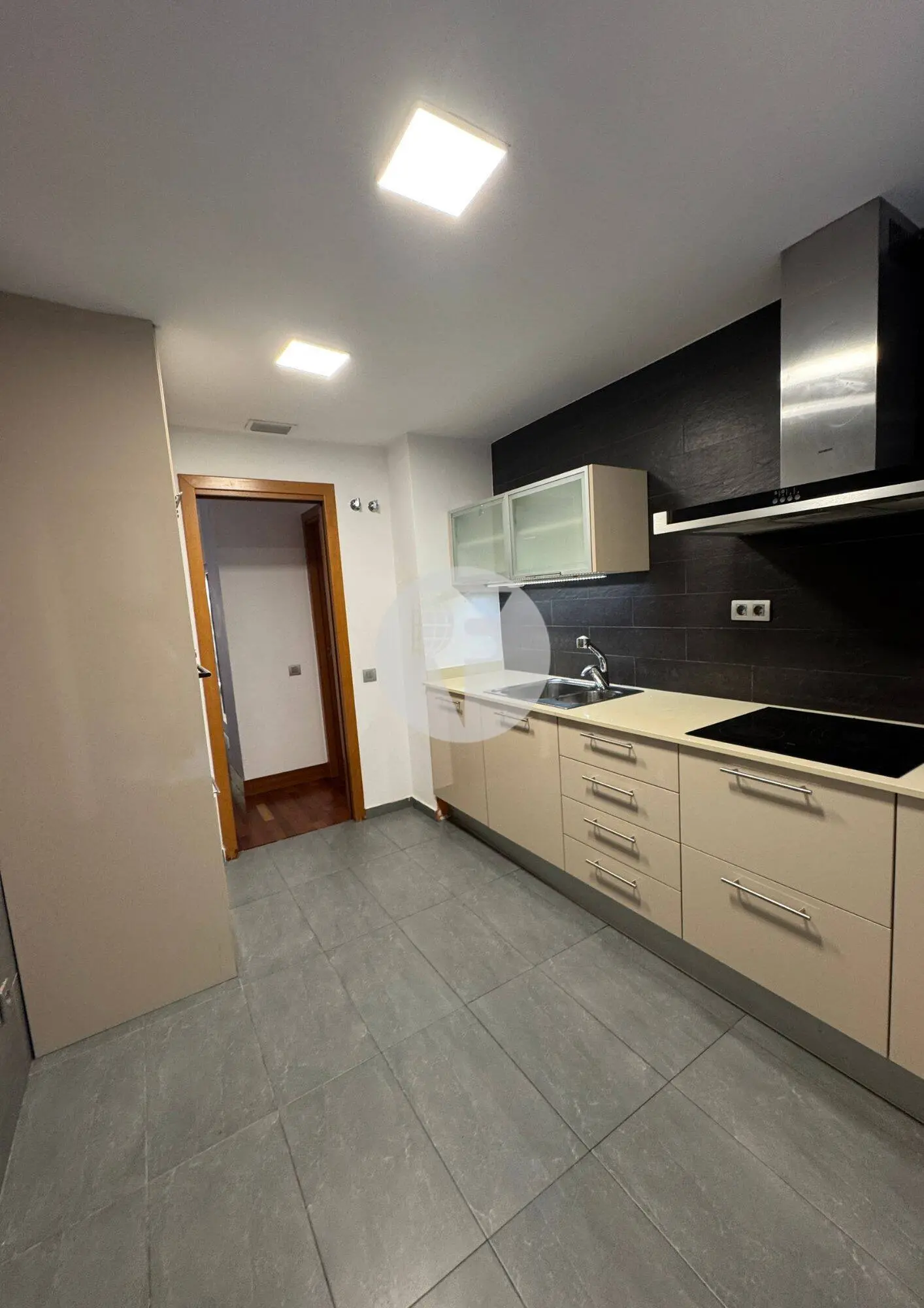 Piso de 3 habitaciones con balcón en el Eixample - imagen 12