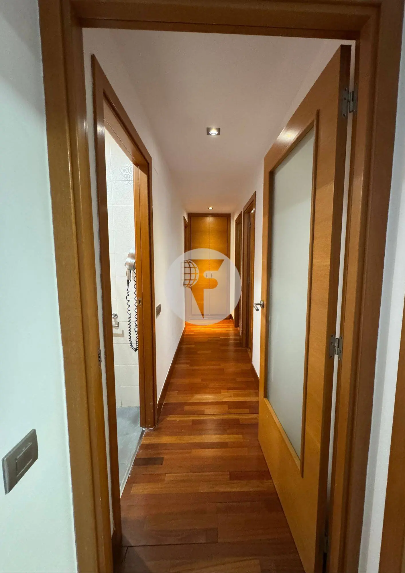 Piso de 3 habitaciones con balcón en el Eixample - imagen 13