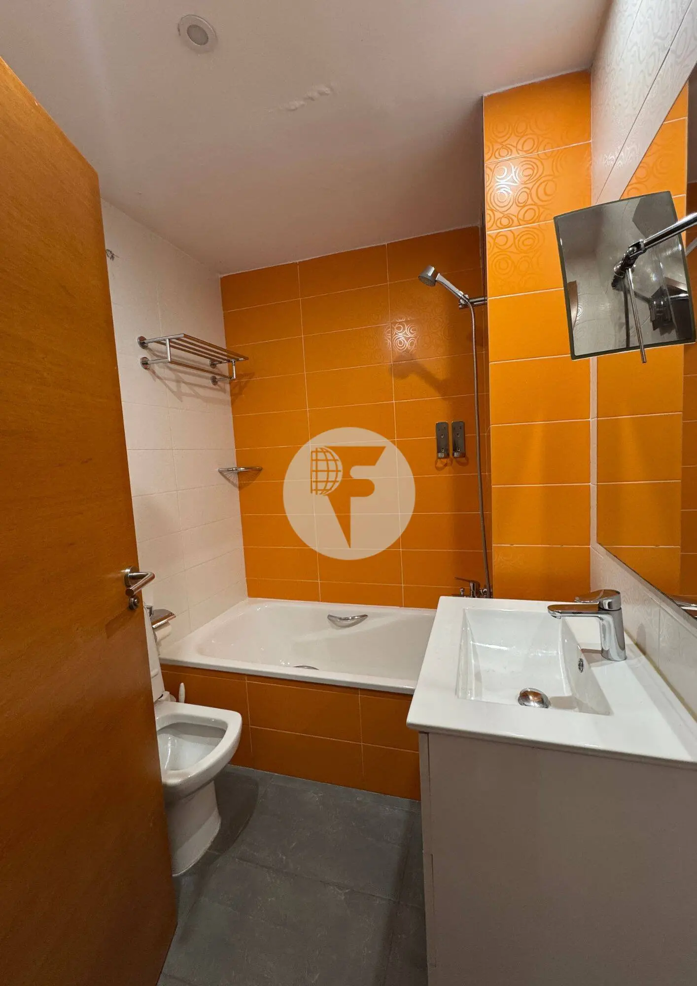 Piso de 3 habitaciones con balcón en el Eixample - imagen 14