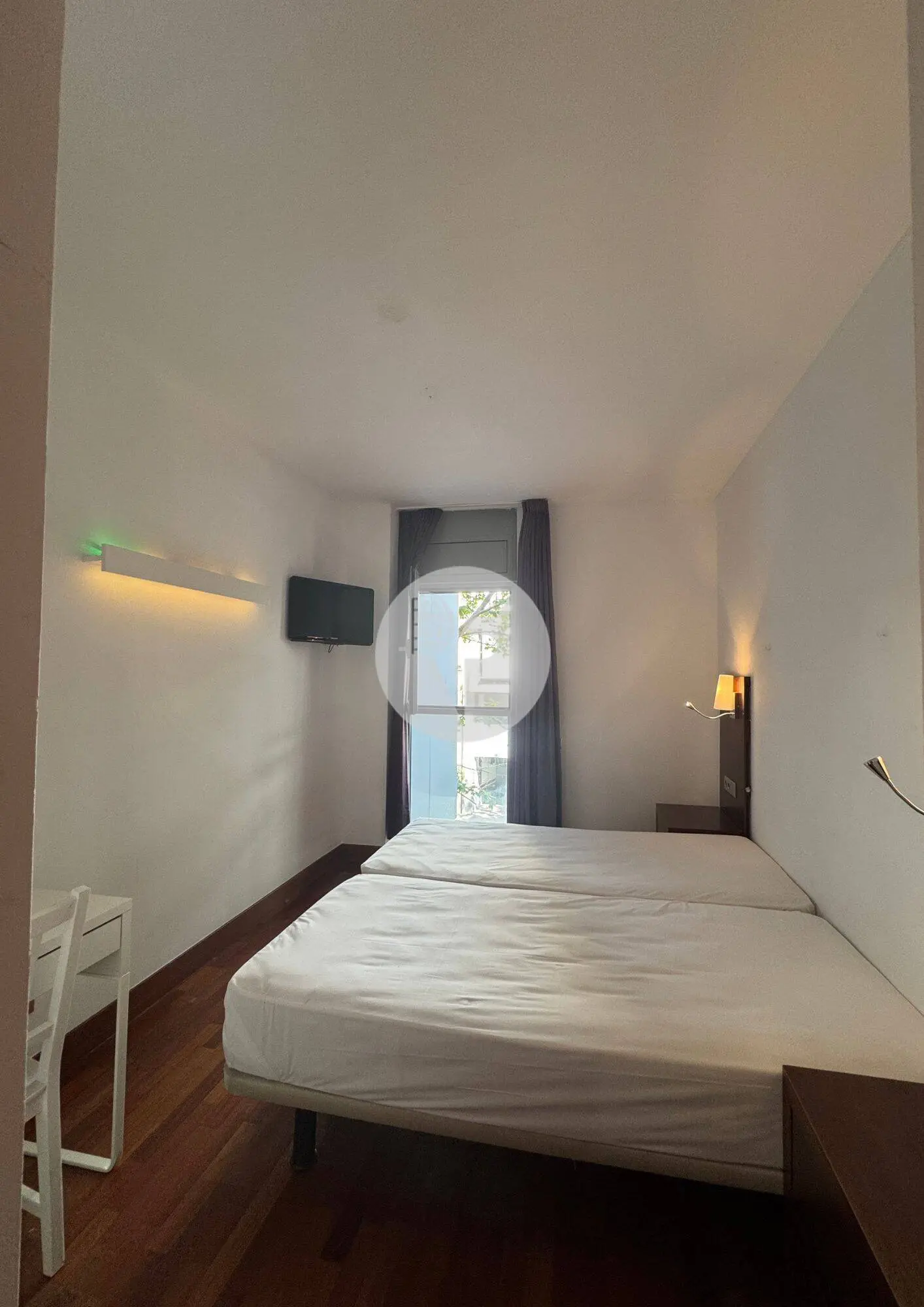 Piso de 3 habitaciones con balcón en el Eixample - imagen 17
