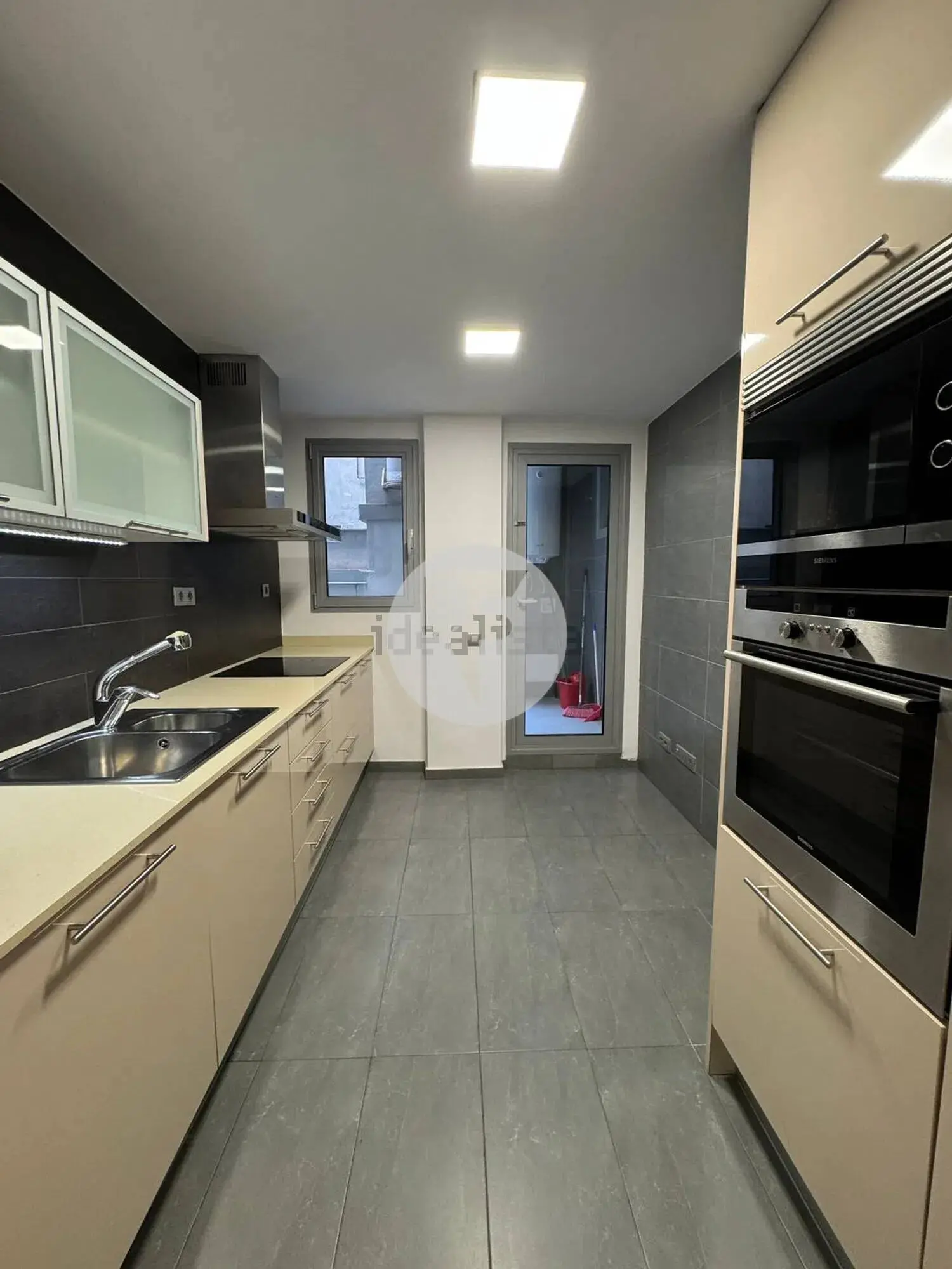 Piso de 3 habitaciones con balcón en el Eixample - imagen 14