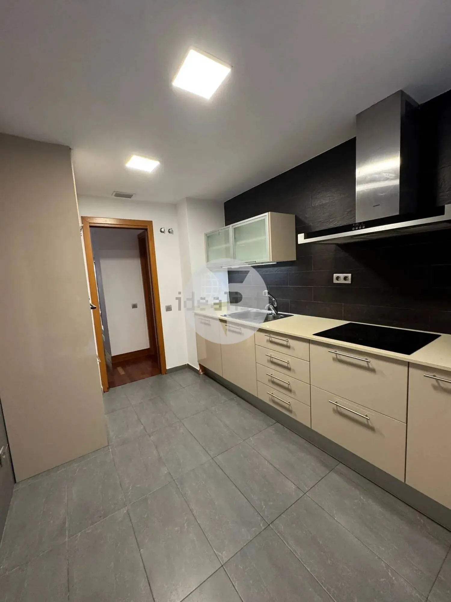 Piso de 3 habitaciones con balcón en el Eixample - imagen 15