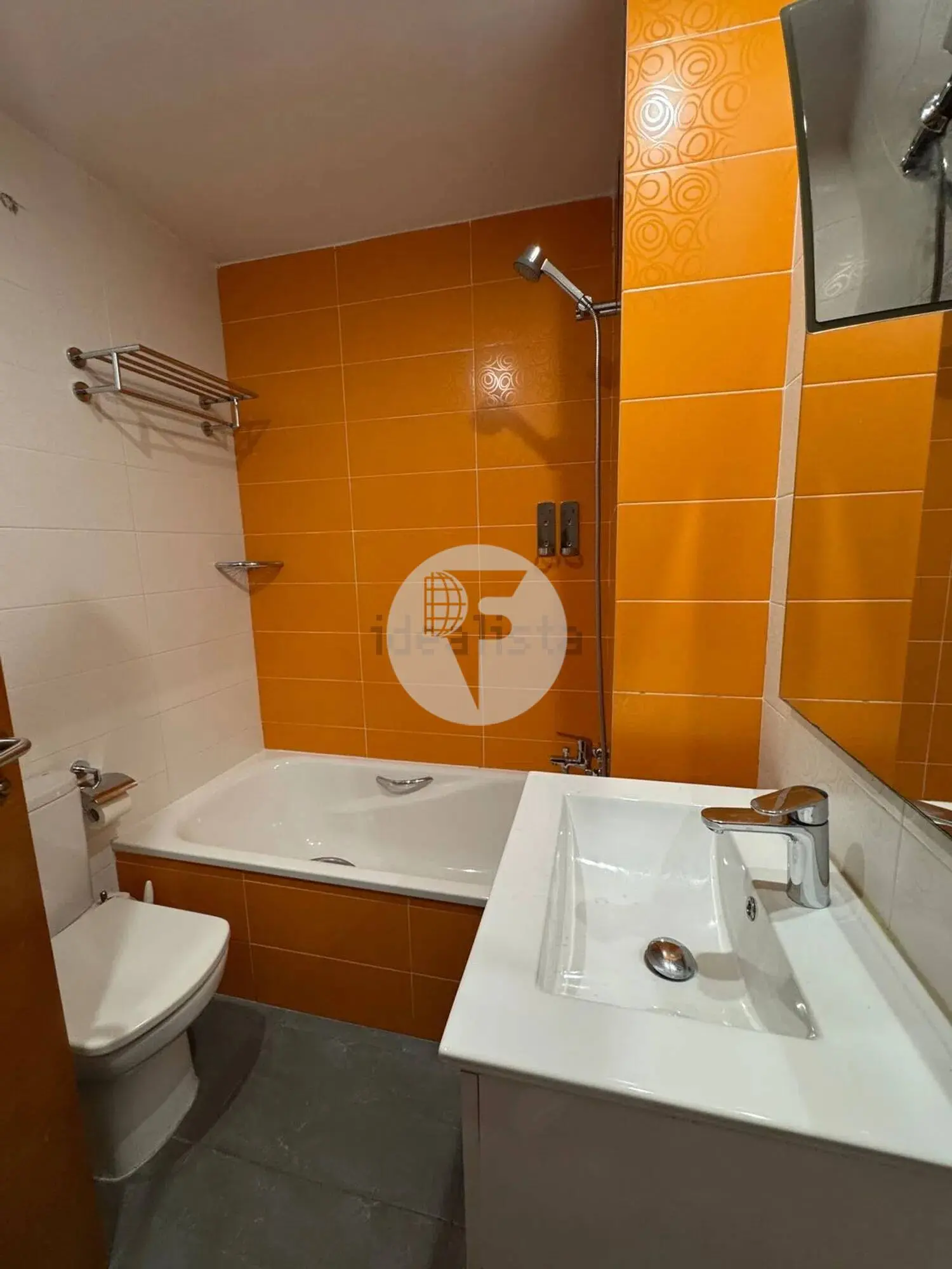 Piso de 3 habitaciones con balcón en el Eixample - imagen 16