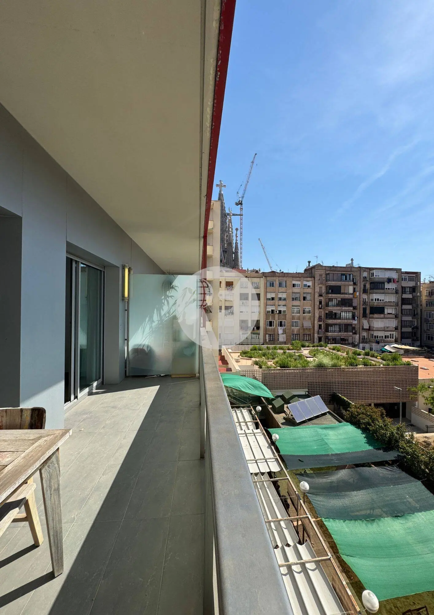 Piso de 3 habitaciones con balcón en el Eixample - imagen 3