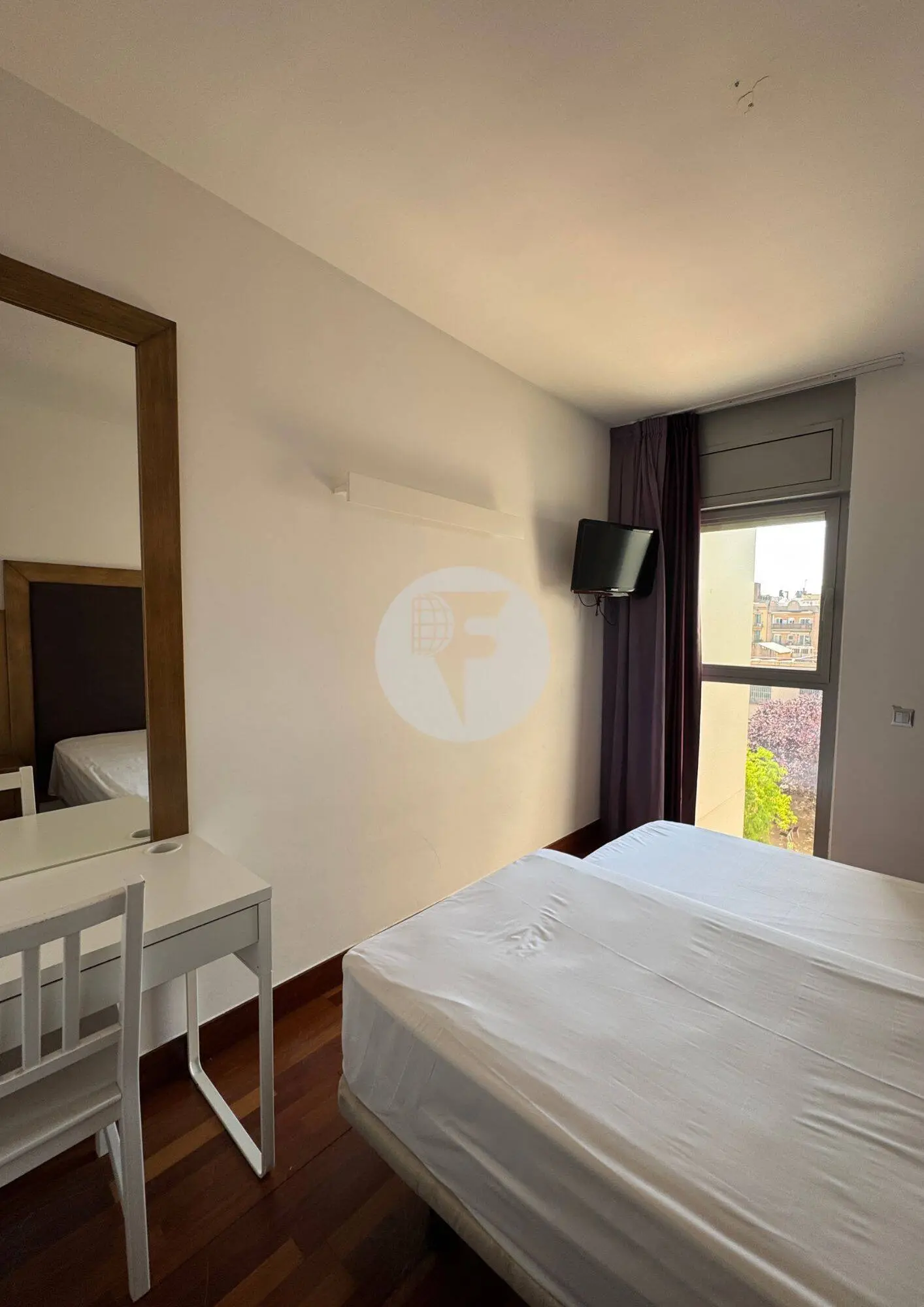 Piso de 3 habitaciones con balcón en el Eixample - imagen 9