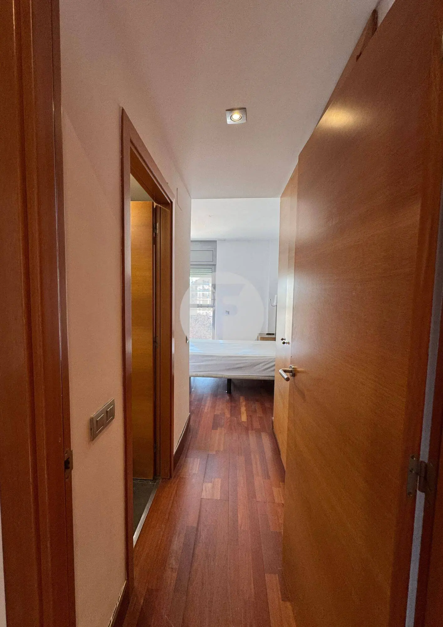 Piso de 3 habitaciones con balcón en el Eixample - imagen 10