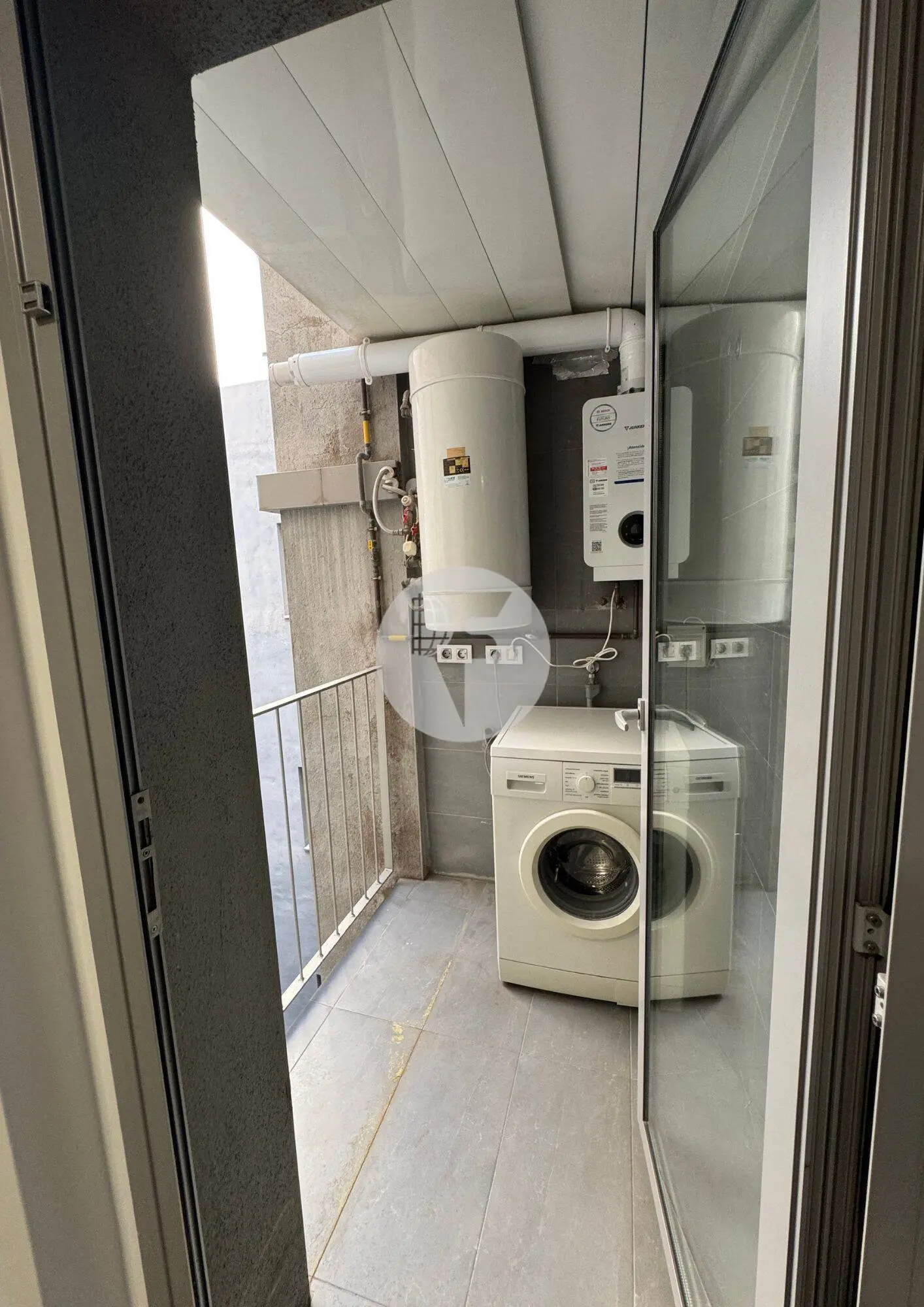 Piso de 3 habitaciones con balcón en el Eixample - imagen 15