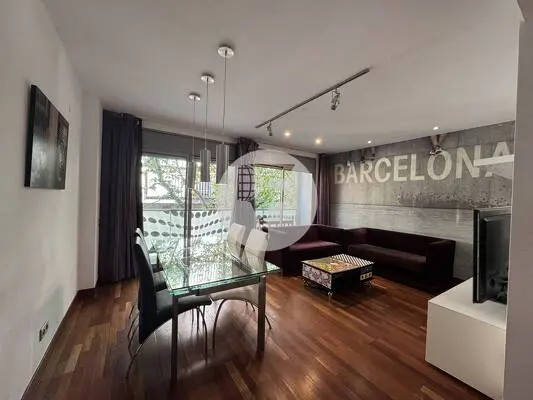 Piso de 3 habitaciones con balcón en el Eixample