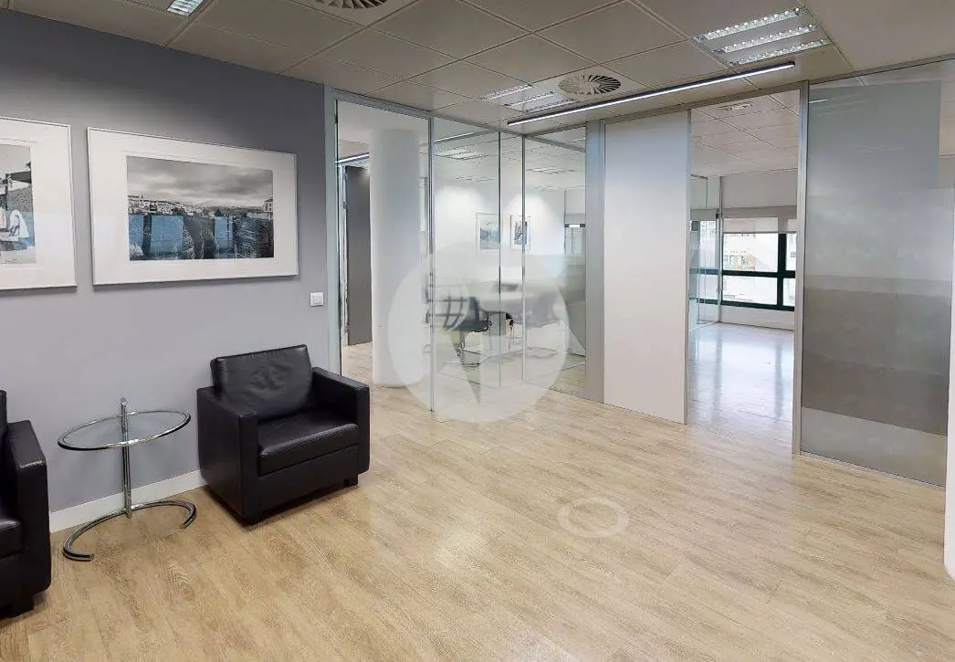 Oficina alquiler Madrid. Calle Santa Leonor – Distrito Madbit. - imagen 5
