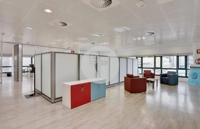 Oficina alquiler Madrid. Calle Santa Leonor – Distrito Madbit. - imagen 9