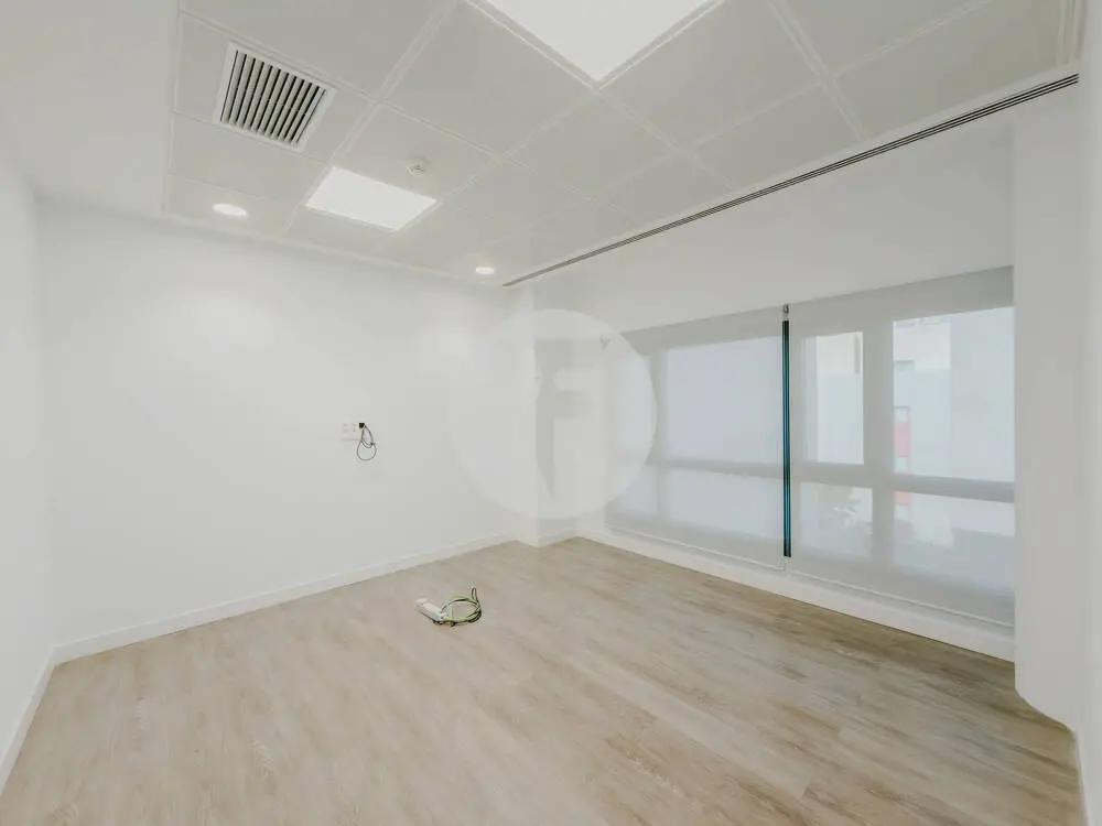 Oficina alquiler Madrid. Calle Santa Leonor – Distrito Madbit. - imagen 26