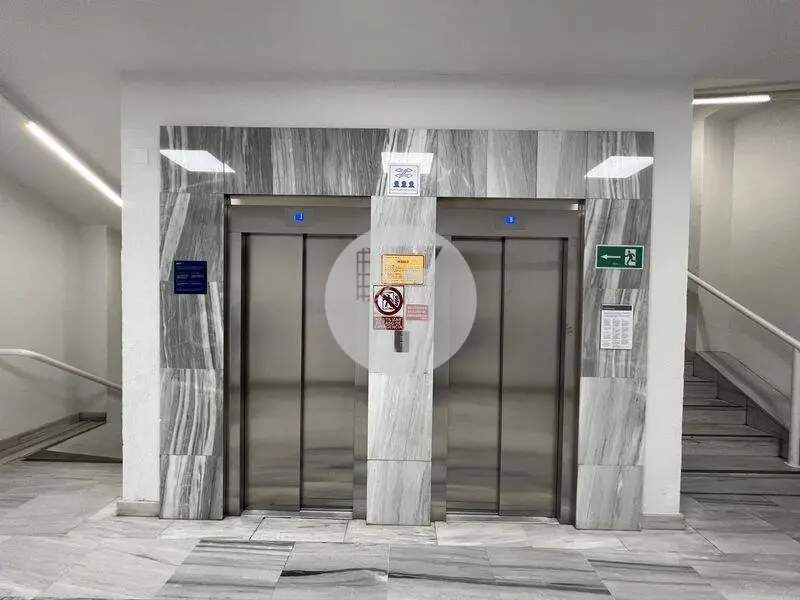 Alquiler de oficinas en edificio en Calle Isla de Sicilia, Madrid - imagen 3