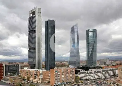 Excel·lent oficina diàfana en lloguer a l'edifici Torre de Cristal. Madrid. 10