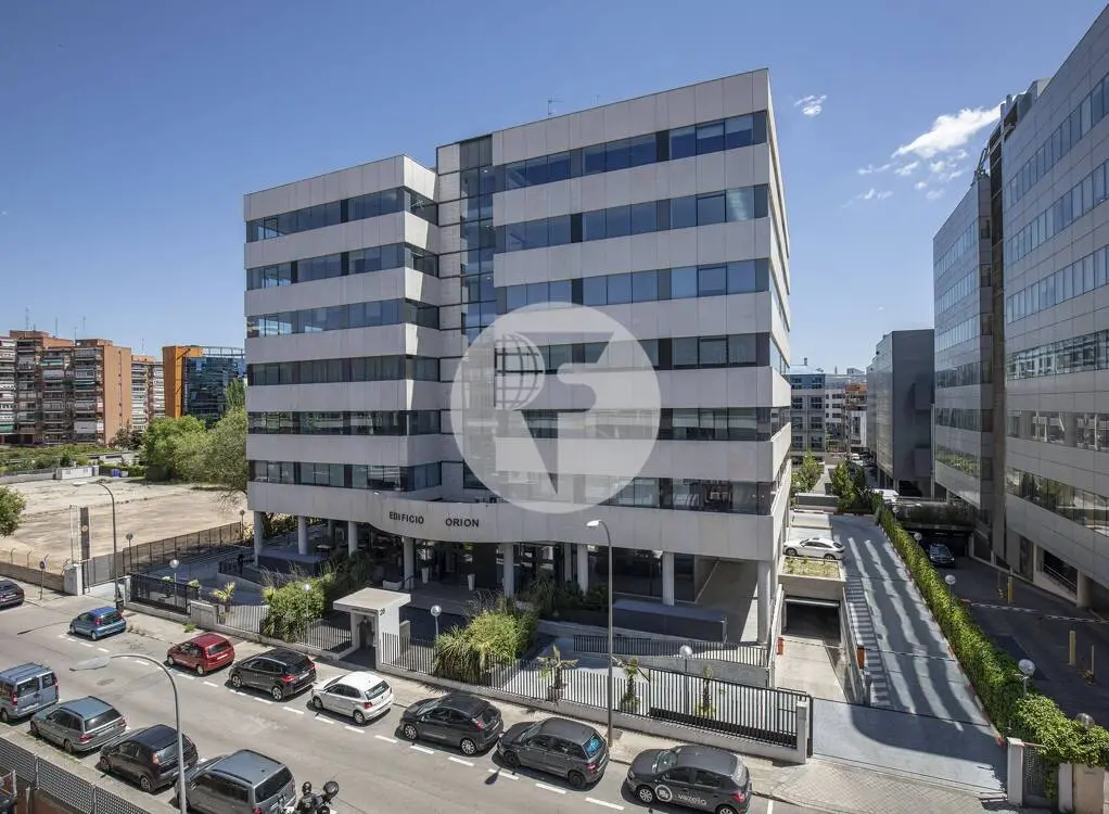 Rent office in Madrid. Manoteras Avenue. 21