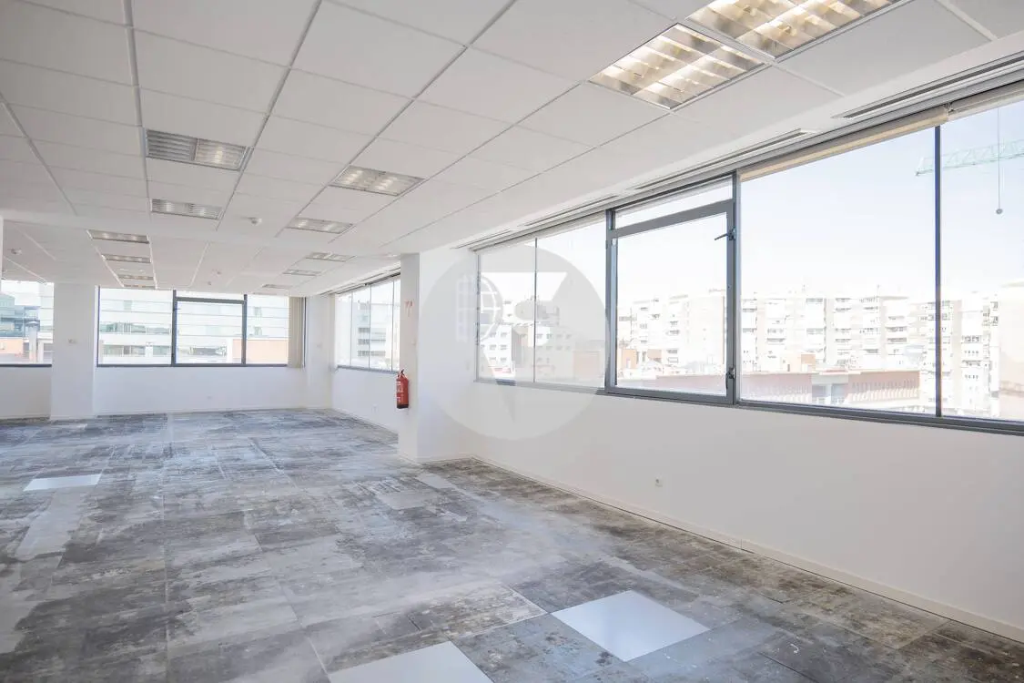 Rent office in Madrid. Manoteras Avenue. 3