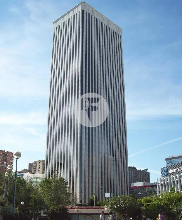 Excel·lent oficina a lloguer a la Torre Picasso, centre financer d'Azca. Madrid. 27