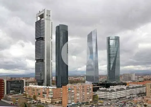 Excel·lent oficina diàfana en lloguer a l'edifici Torre de Cristal. Madrid. 12