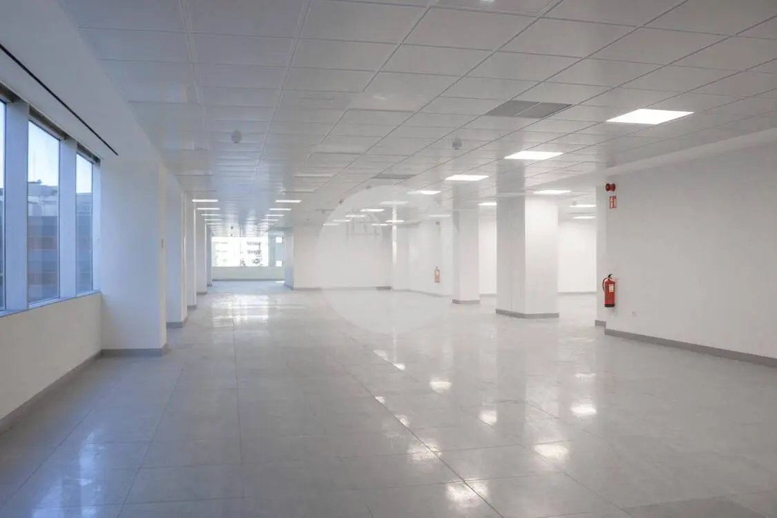 Office for rent on General Perón Avenue. Madrid. 13
