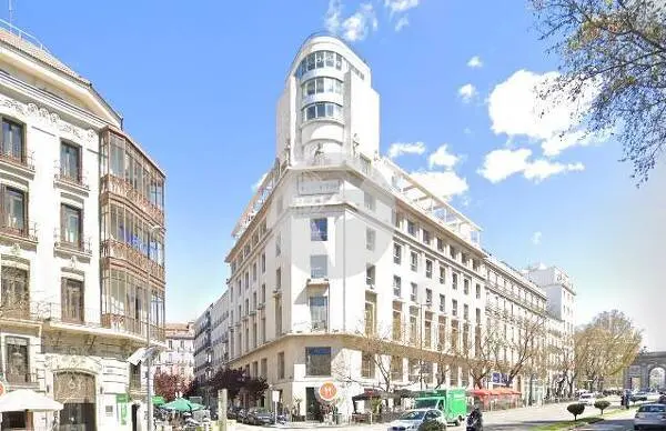 Oficina en alquiler junto a Puerta de Alcalá y Plaza de Cibeles | Ubicación premium en el corazón de Madrid