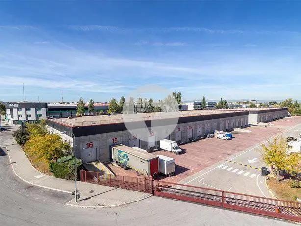 Logistics warehouse for rent of 3,448 m² - Villaverde, Madrid. 