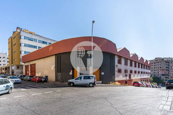 Nave industrial en venta de 3.670 m² - Cornella de Llobregat, Barcelona 