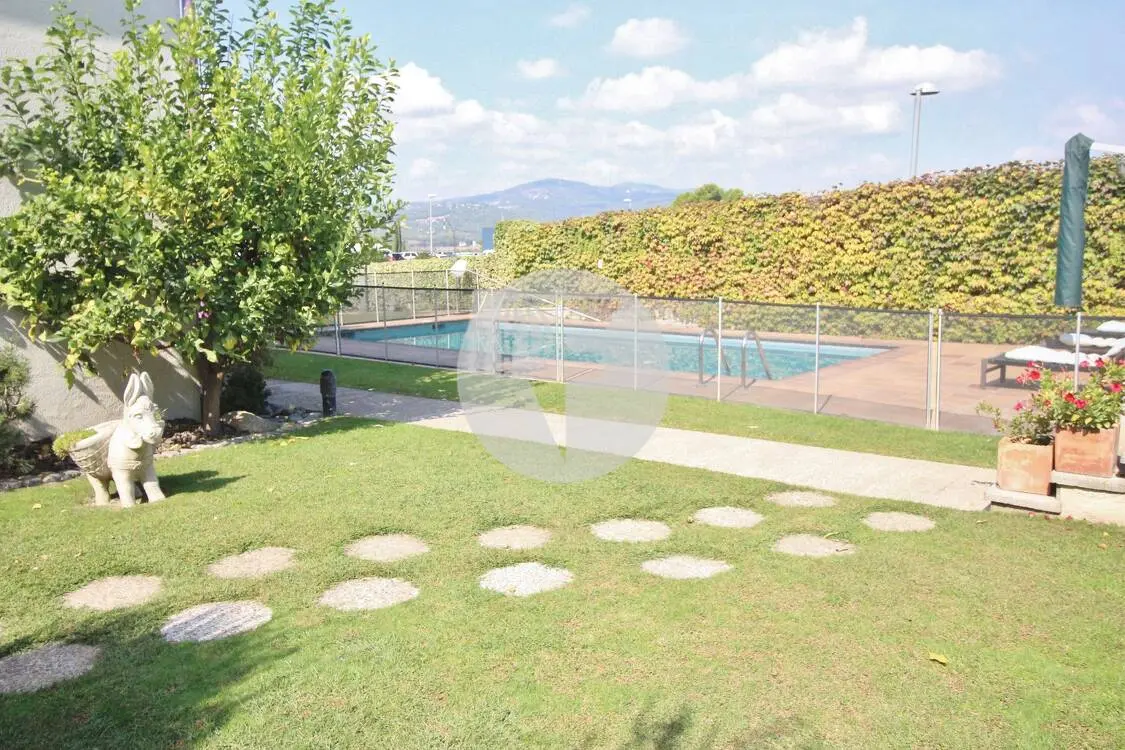 Spectacular house with garden and swimming pool, just 20 minutes from Barcelona.