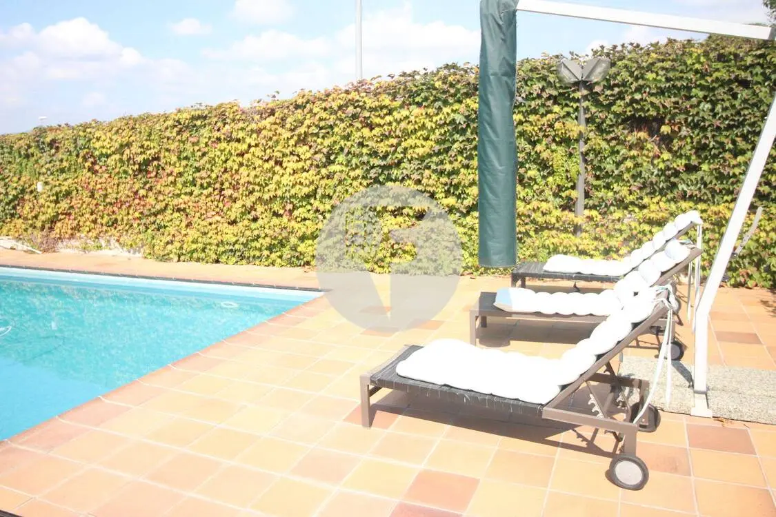 Spectacular house with garden and swimming pool, just 20 minutes from Barcelona. 5