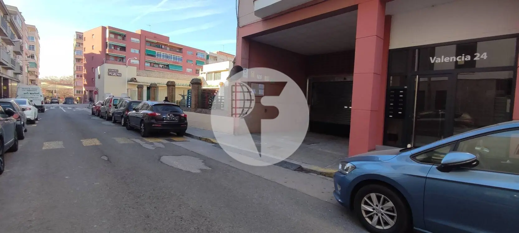 ¡Oportunitat d'aparcament a Carrer València! 11