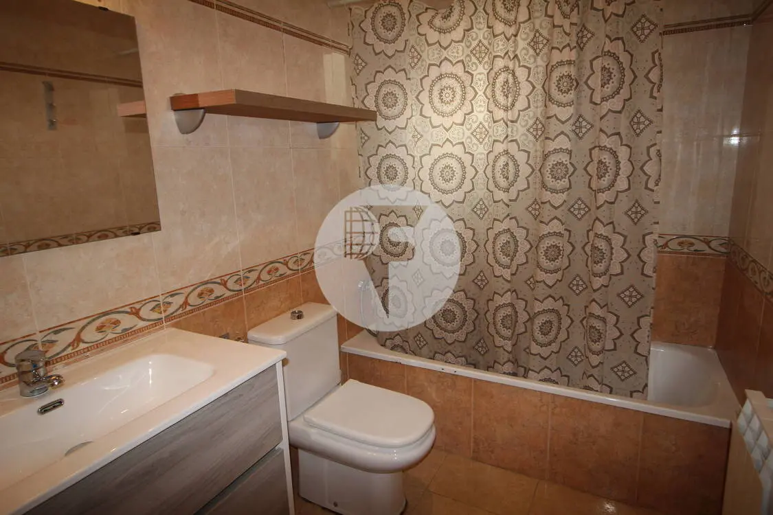 Charming duplex, very bright, with sunlight throughout the day in Llinars del Vallès.  13