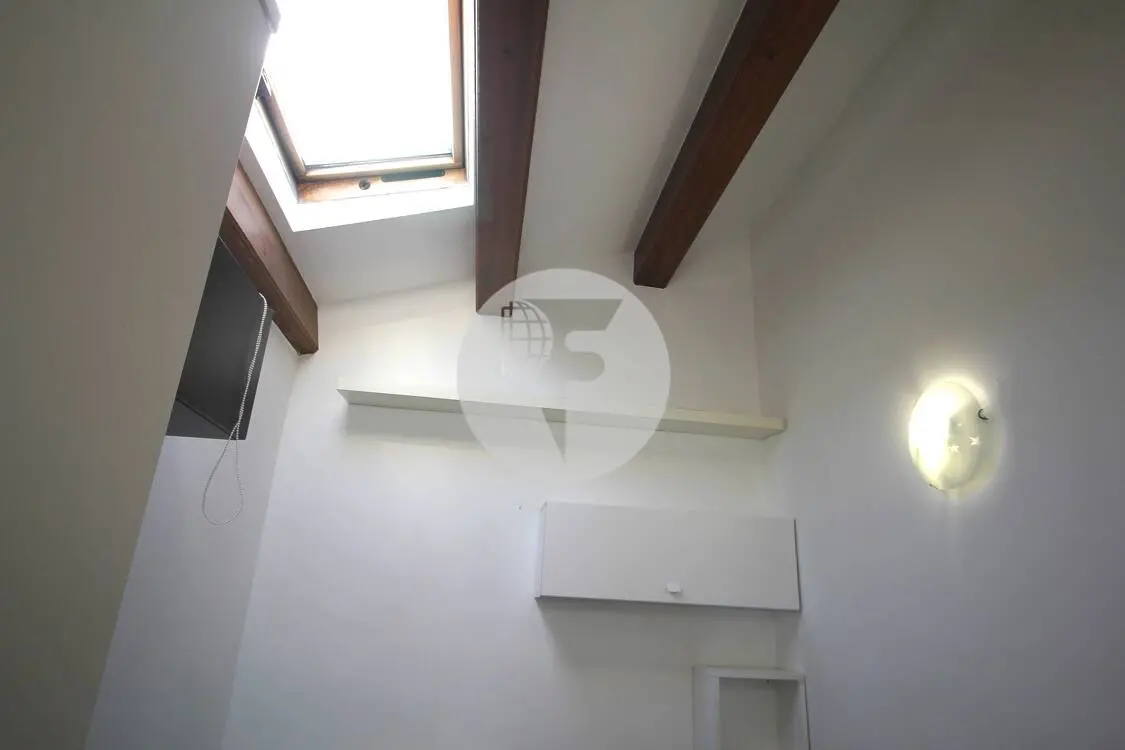 Charming duplex, very bright, with sunlight throughout the day in Llinars del Vallès.  16