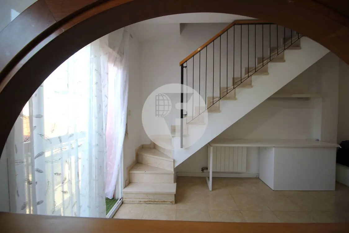 Charming duplex, very bright, with sunlight throughout the day in Llinars del Vallès.  6