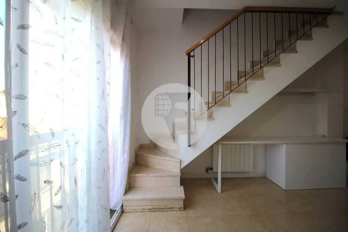 Charming duplex, very bright, with sunlight throughout the day in Llinars del Vallès.  7
