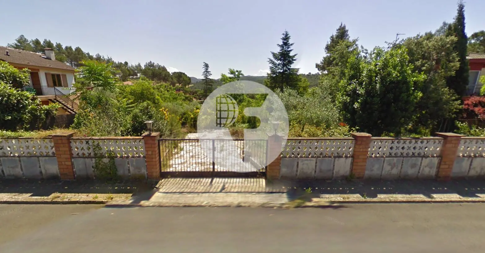 Building land of 882 m² situated in the prestigious urbanisation Els Brucardes in Sant Fruitós de Bages. 12