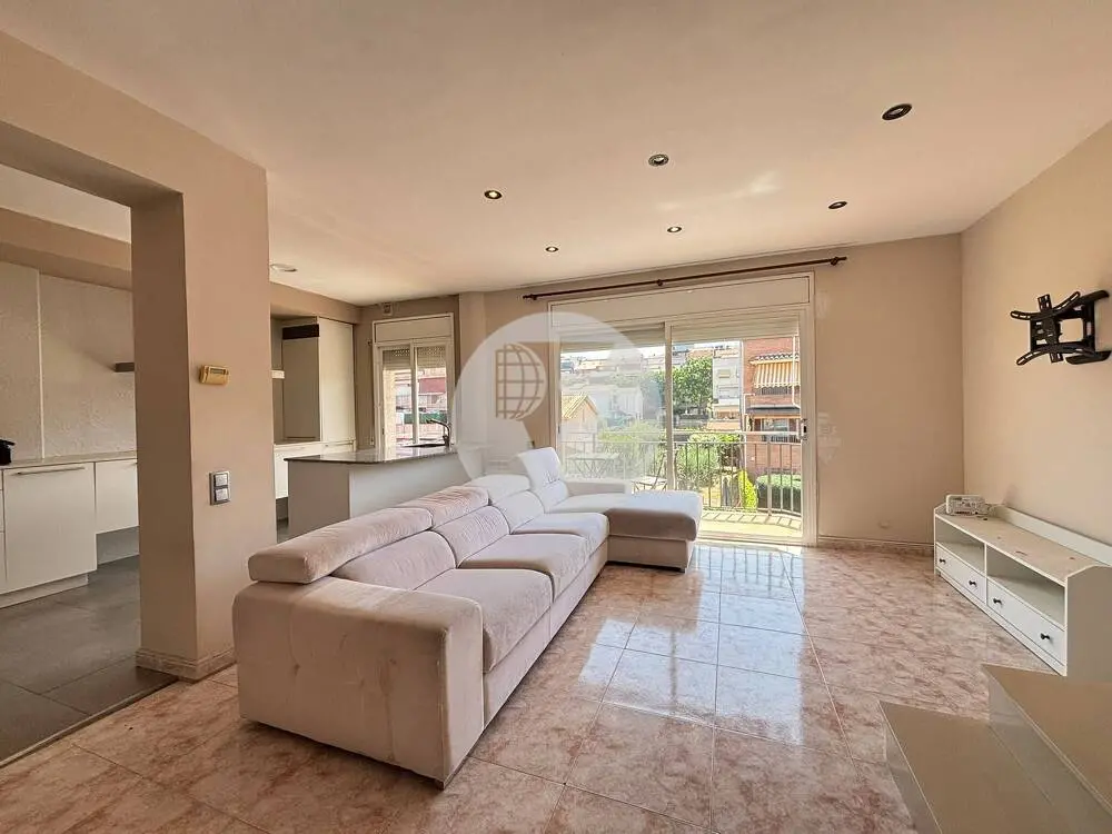 Dúplex luminoso con terraza, plaza de aparcamiento y espacios abiertos en Bellavista - imagen 6
