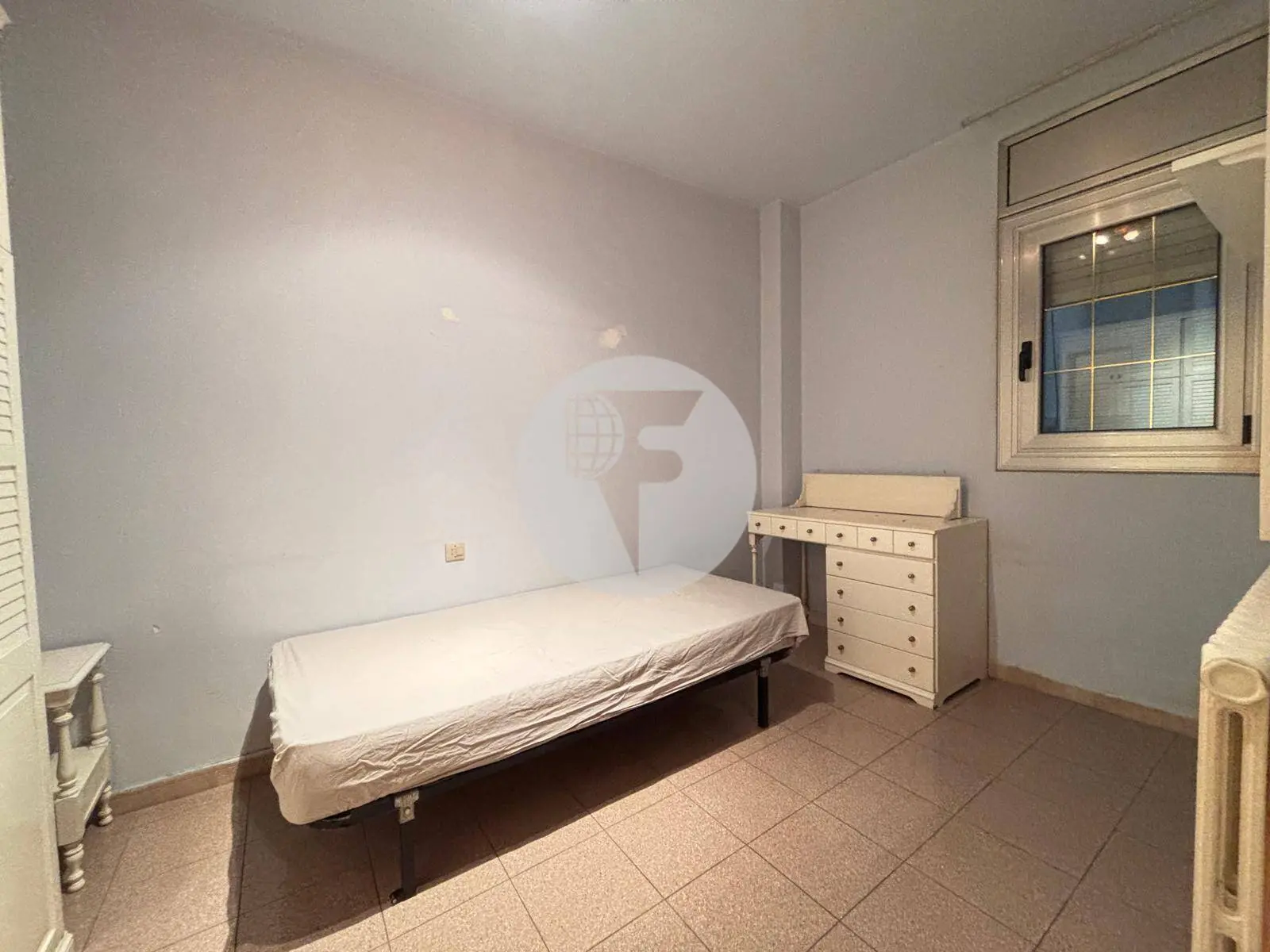 Amplia vivienda de 4 dormitorios con balcón en pleno centro de Granollers - imagen 8