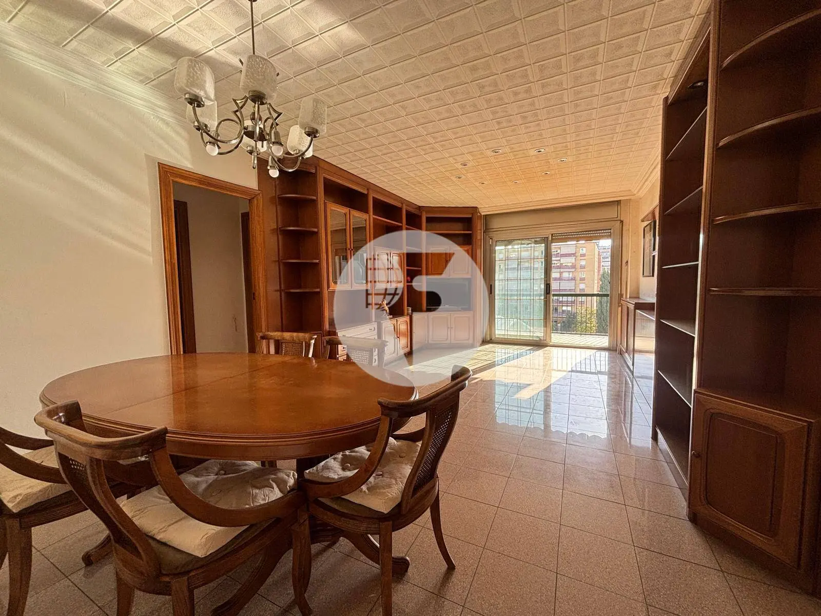 Amplia vivienda de 4 dormitorios con balcón en pleno centro de Granollers - imagen 2