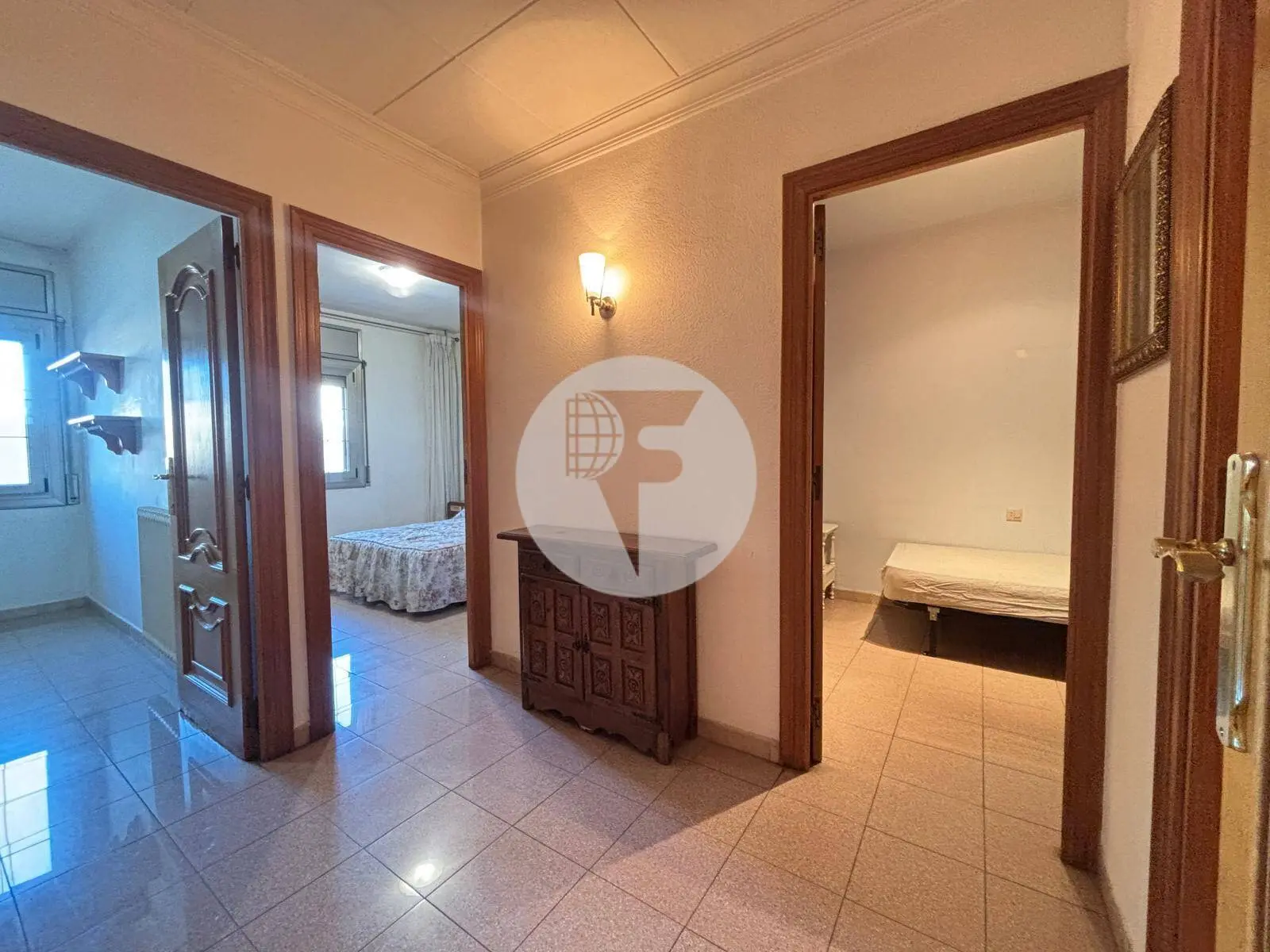 Amplia vivienda de 4 dormitorios con balcón en pleno centro de Granollers - imagen 15