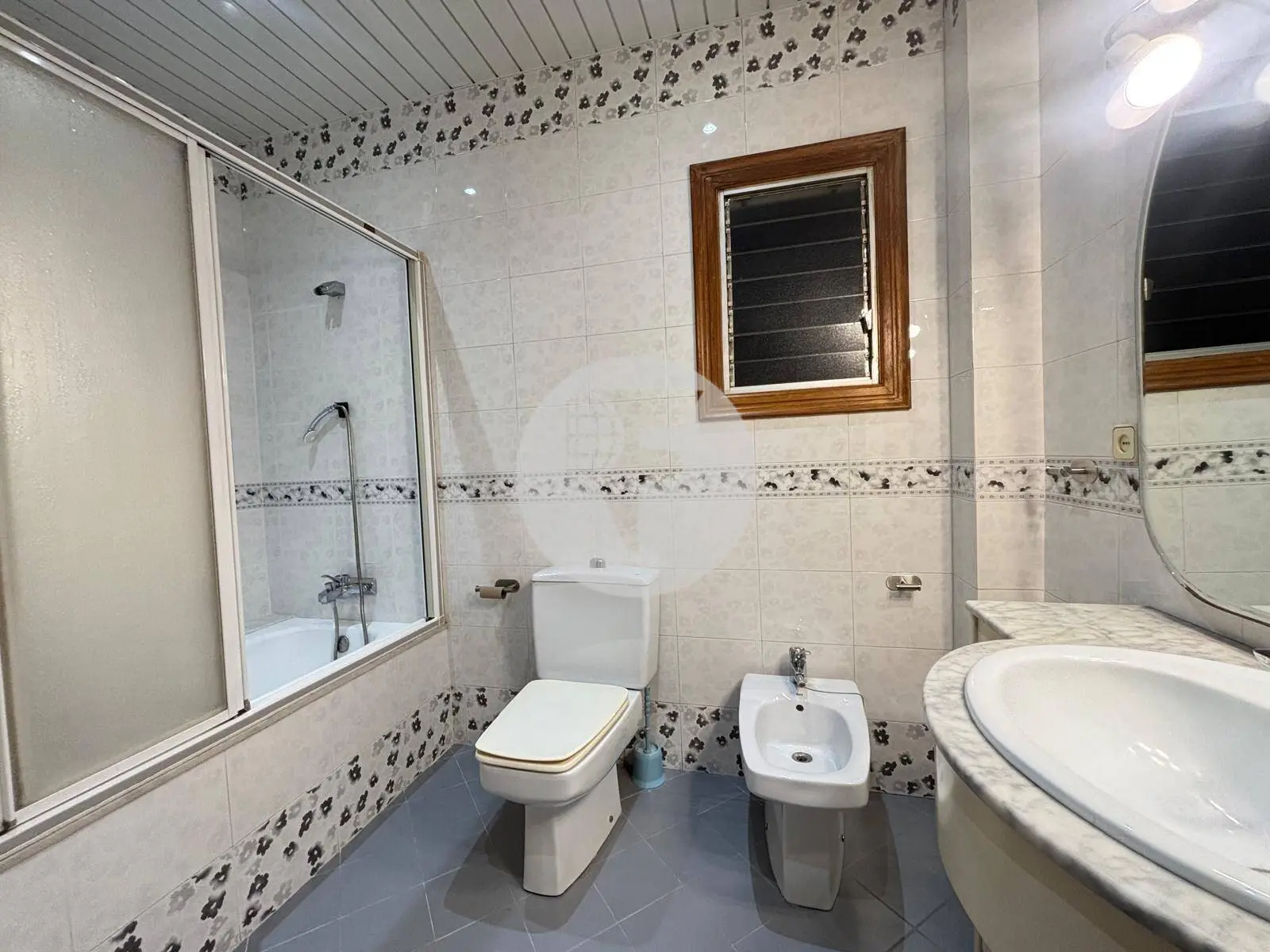 Amplia vivienda de 4 dormitorios con balcón en pleno centro de Granollers - imagen 13