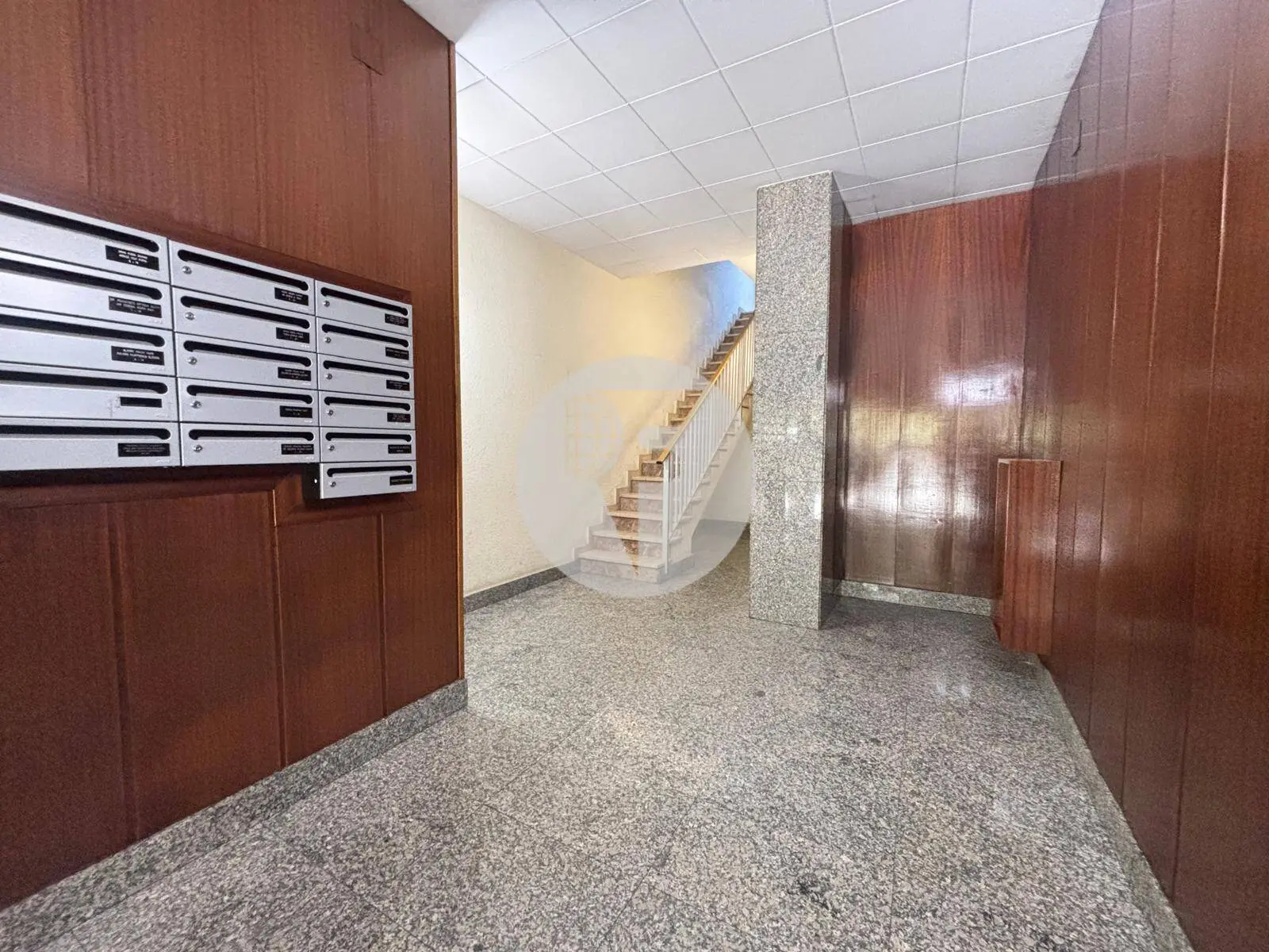 Amplia vivienda de 4 dormitorios con balcón en pleno centro de Granollers - imagen 19