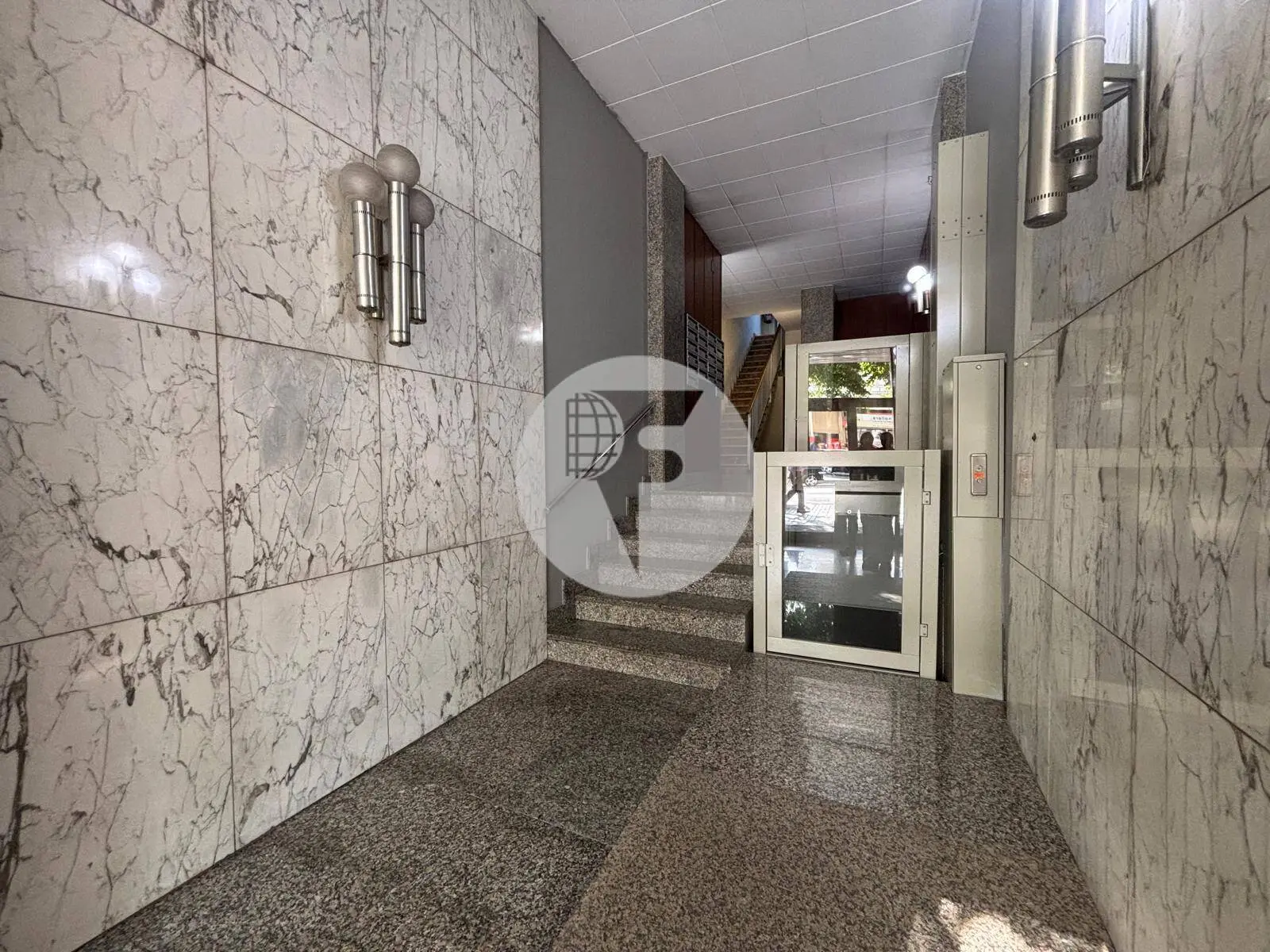 Amplia vivienda de 4 dormitorios con balcón en pleno centro de Granollers - imagen 18