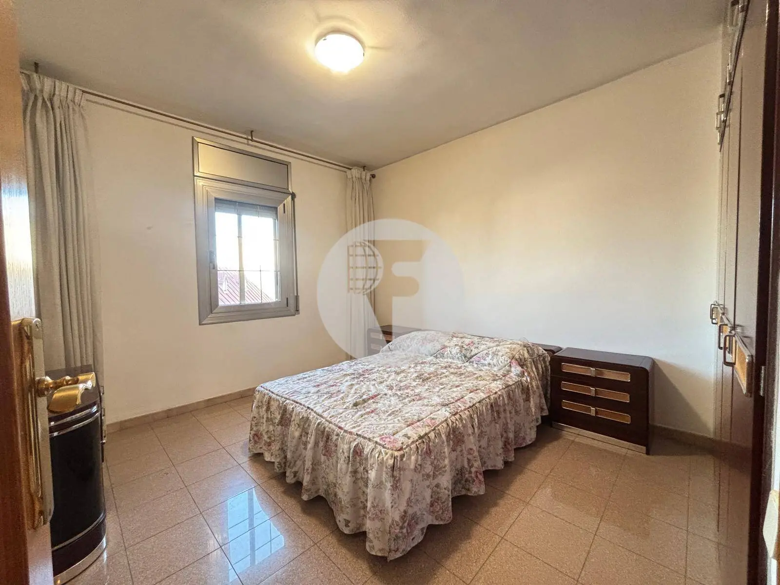 Amplia vivienda de 4 dormitorios con balcón en pleno centro de Granollers - imagen 7