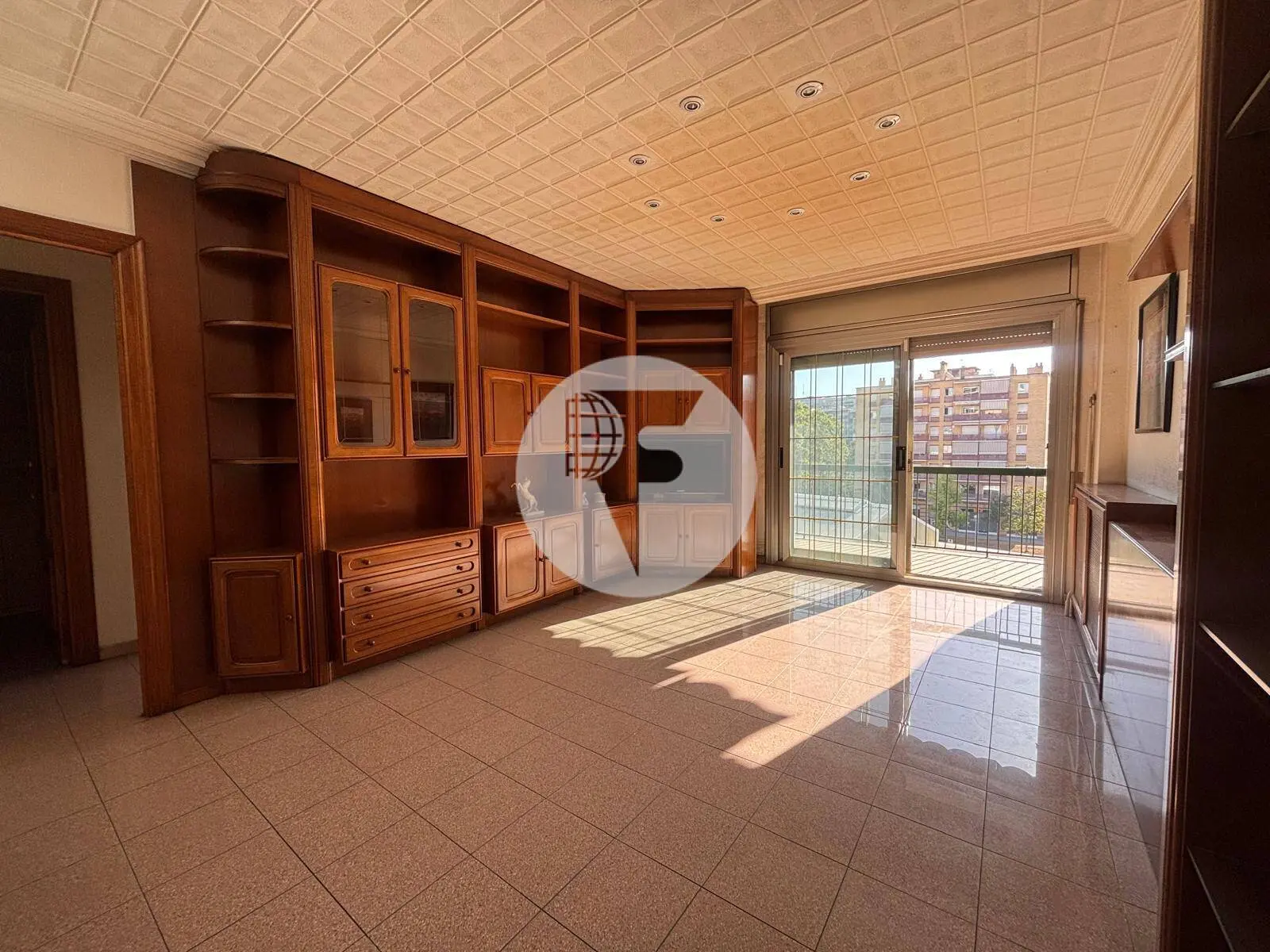 Amplia vivienda de 4 dormitorios con balcón en pleno centro de Granollers - imagen 5