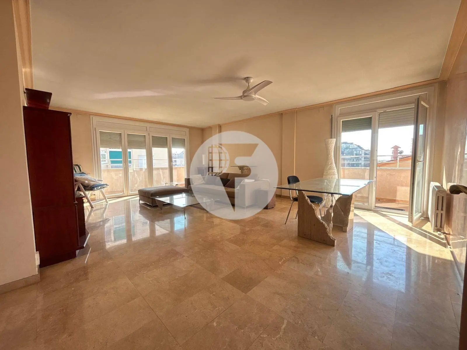 EXCLUSIVO ÁTICO ESQUINERO EN EL CENTRO DE GRANOLLERS, CON ORIENTACIÓN SUR - imagen 4