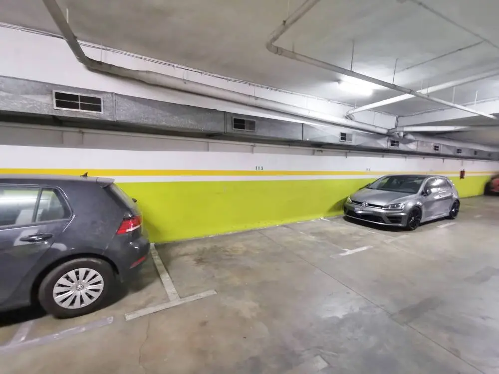 Plaza de parking para coche mediano en venta en Granollers 3